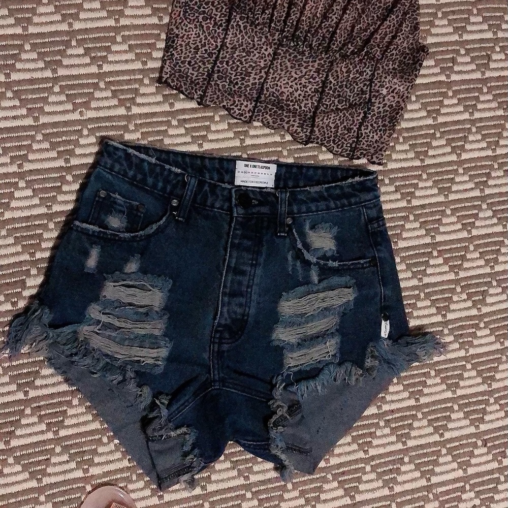 Clothes - Picture 5 of 10